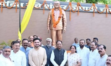 सरगुजा में किसान सम्मलेन : सीएम साय हुए शामिल, बोले- विकास कार्यों में नहीं होगा कोई समझौता