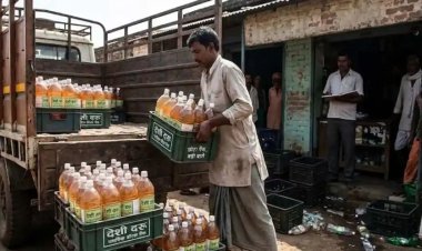 प्लास्टिक बोतल में पहुंची देसी शराब : जिन दुकानों में पुराना स्टॉक खत्म, वहां सप्लाई शुरू