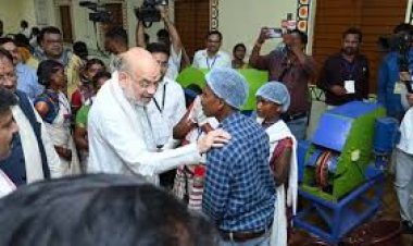 गृह मंत्री श्री अमित शाह ने शहीद वीर गुंडाधूर सेवा डेरा ( जन सुविधा केंद्र ) का किया उद्घाटन