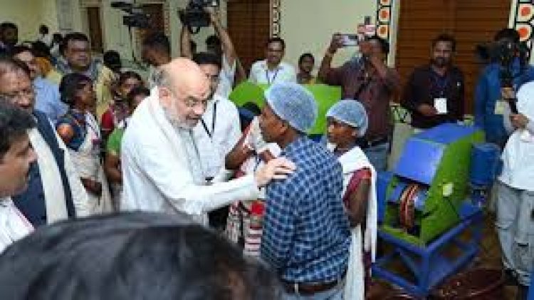 गृह मंत्री श्री अमित शाह ने शहीद वीर गुंडाधूर सेवा डेरा ( जन सुविधा केंद्र ) का किया उद्घाटन